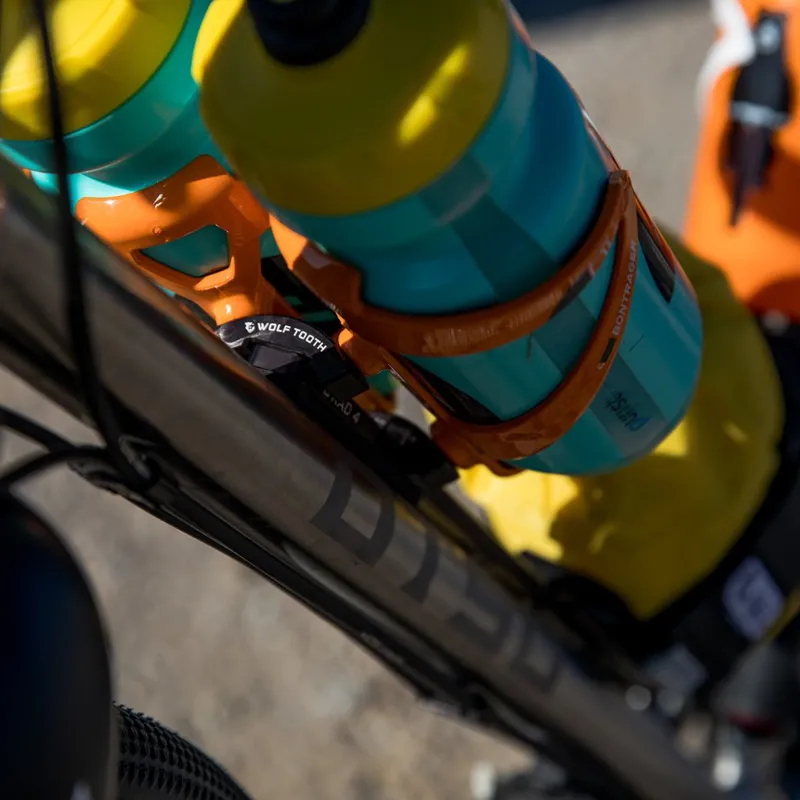 Wolf Tooth B-RAD Double Bottle Adapter Black-3