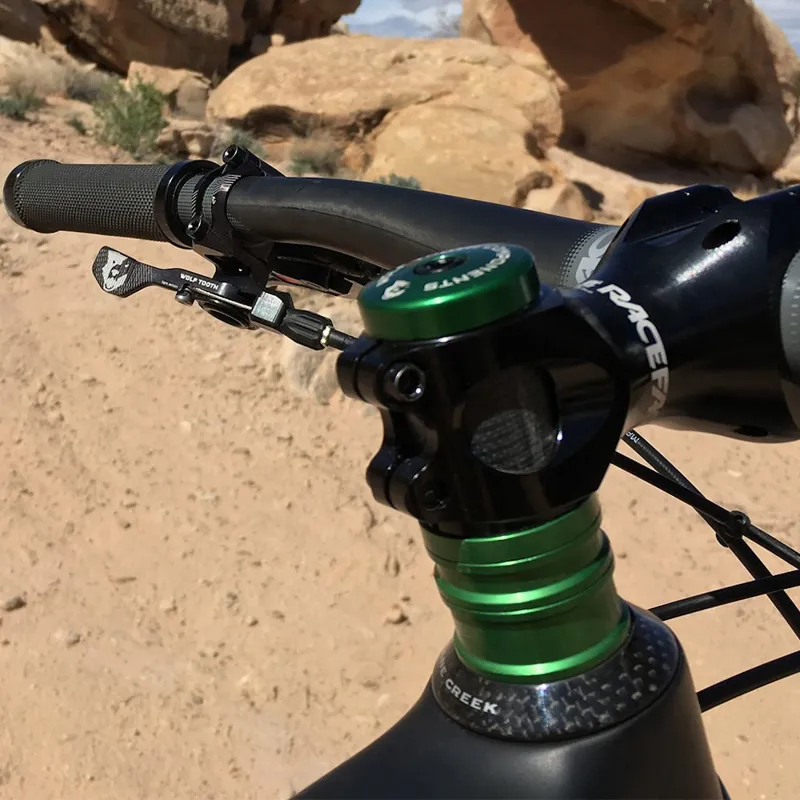 Wolf Tooth Anodized Bling Kit Black-1